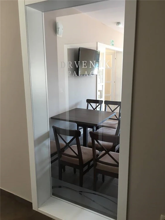Pláž nebo okolí hotelu Palace v Drveniku v létě | Drvenik / Hotel Palace
