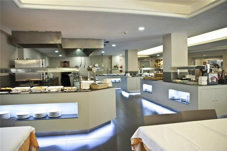 Restaurace hotelu Bon Repos – pohled na jídelnu | Calella / Hotel Bon Repos
