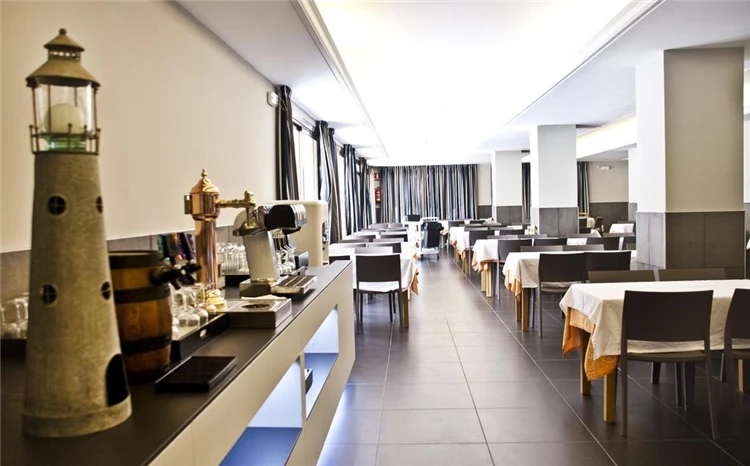 Restaurace hotelu Bon Repos v Calelle | Calella / Hotel Bon Repos
