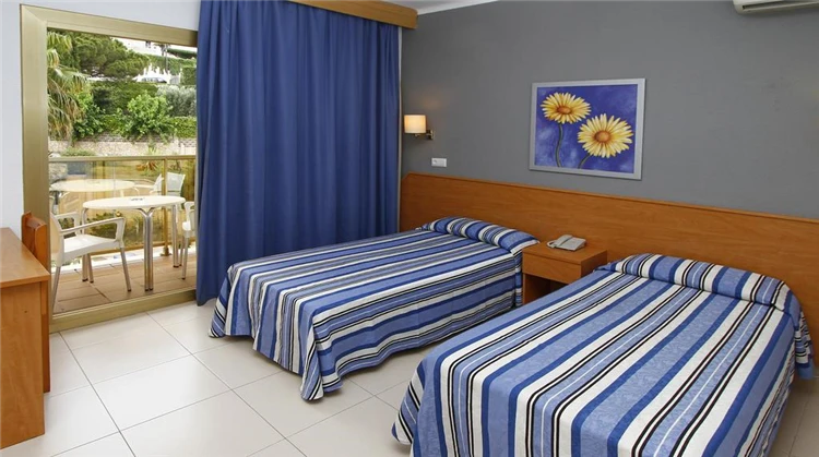 Hotelový pokoj v Bon Repos s lůžky | Calella / Hotel Bon Repos
