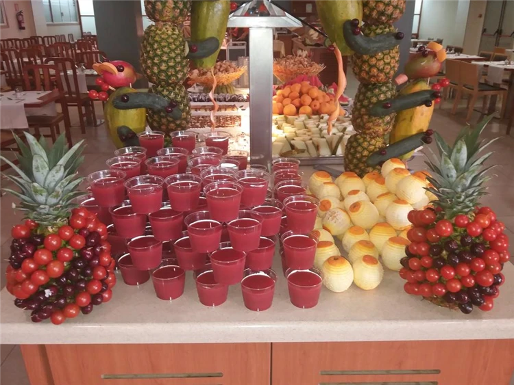 Bufet v Hotel Riviera – pohled na jídelní nabídku | Santa Susanna / Hotel Riviera