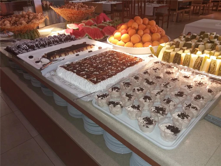 Bufet v Hotel Riviera Santa Susanna – bohatý výběr jídel | Santa Susanna / Hotel Riviera