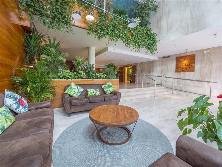 Společné prostory hotelu Dwo Sirius v Santa Susanně | Santa Susanna / Hotel Dwo Sirius