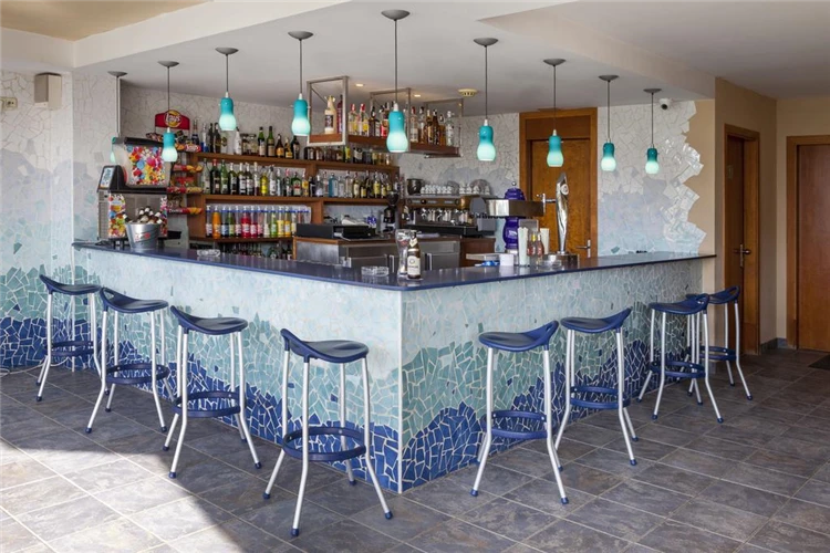 Bar hotelu Dwo Sirius s výběrem nápojů | Santa Susanna / Hotel Dwo Sirius