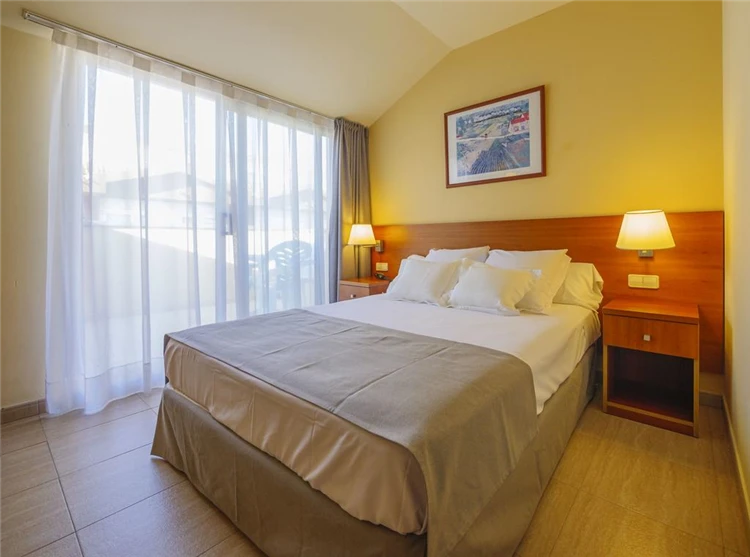 Útulný pokoj hotelu Dwo Sirius v Santa Susanně | Santa Susanna / Hotel Dwo Sirius