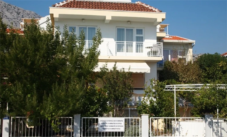 Vila Duško v Orebiči – pohled na vilový komplex s okolím | Orebić / Villa Duško