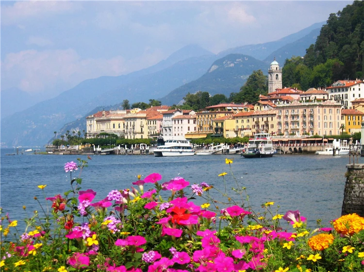 Bellagio na jezeře Como – výhled na přístav a jezero | Za jarní krásou alpských jezer