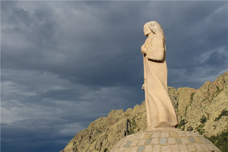 Horský průsmyk Col de Vergio na Korsice | Divoká Korsika - perla Středomoří