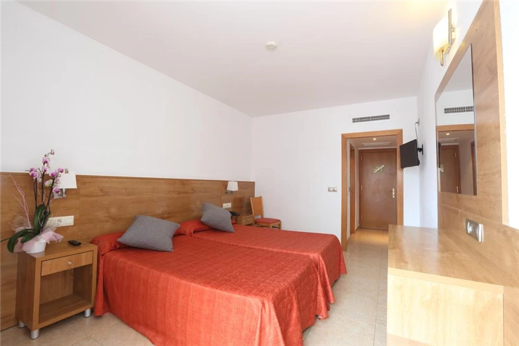 Pokoj s lůžky v hotelu Gran Don Juan Resort | Lloret de Mar / Hotel Gran Don Juan Resort