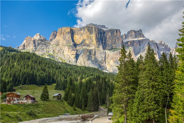 Alpské jezero v horách Jižního Tyrolska | Dolomity a jižní Tyrolsko - dobrodružství v srdci přírody