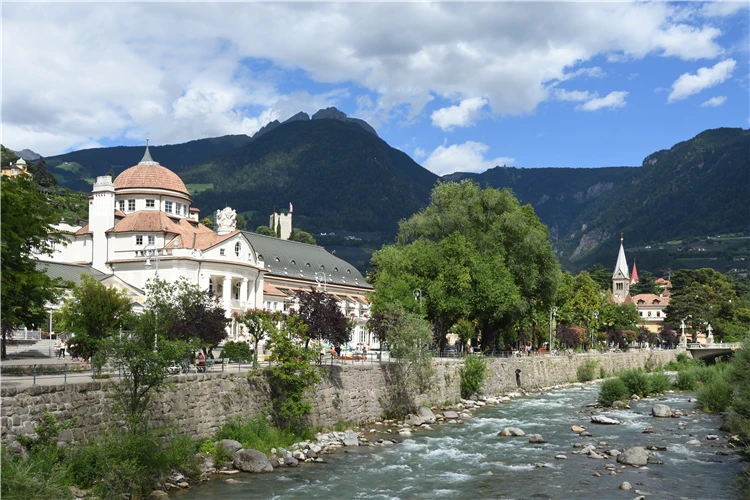 Rozkvetlé horské louky v Jižním Tyrolsku | Dolomity a jižní Tyrolsko - dobrodružství v srdci přírody