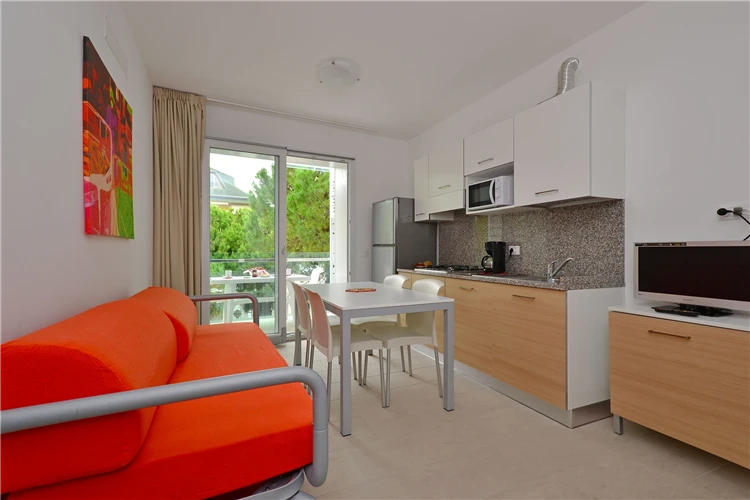Kuchyně s jídelním koutem v apartmánu Fiore | Lignano / Residence Fiore