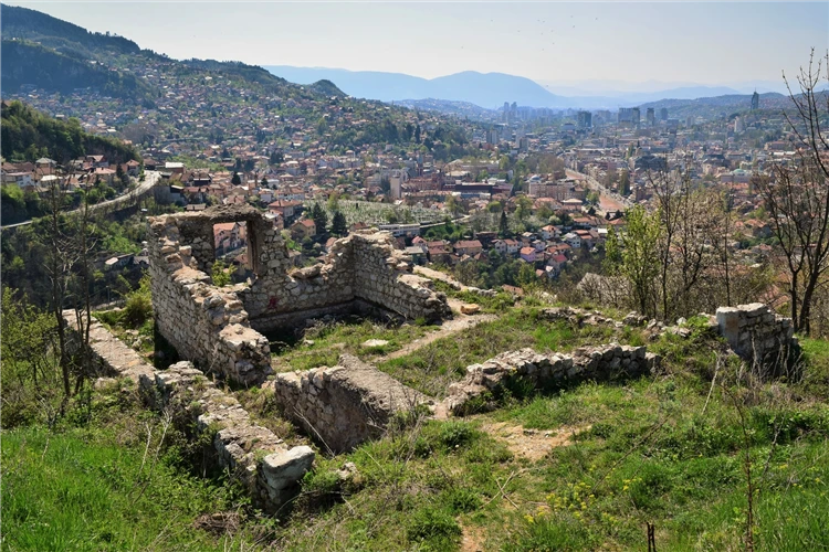 Výhled na Sarajevo z pevnosti | Mystická Bosna – za tajemstvím pyramid