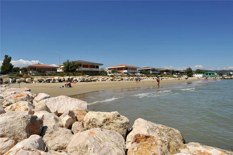 Venkovní bazén a relaxační zóna vil Silville | Silvi Marina / Vilky Silville