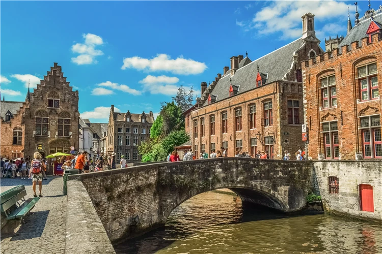 Romantické kanály a staré domy v Bruggách | Za vůní pralinek a chutí piva do Belgie