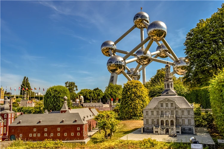 Miniaturní stavby v parku Mini-Europe v Bruselu | Za vůní pralinek a chutí piva do Belgie