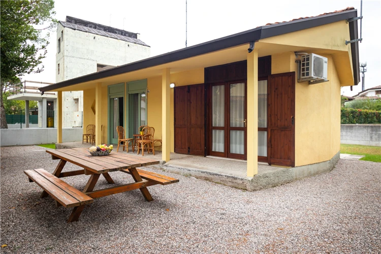 Venkovní terasa vily Sayonara v Lignanu s relaxační zónou | Lignano / Villa Sayonara