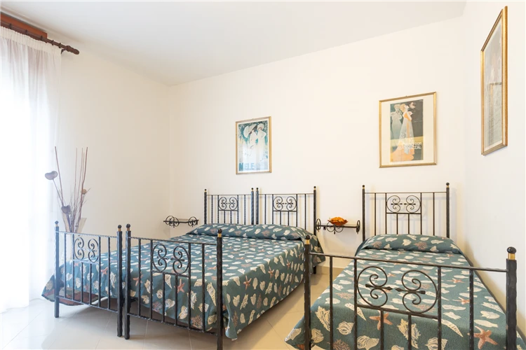 Detail interiéru Villa Alpi – útulná atmosféra pokoje | Lignano / Villa Alpi