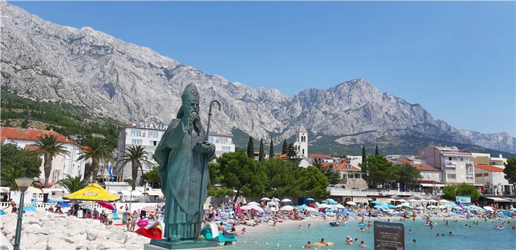 Letní pohled na Baška Vodu z apartmánu Cvitanović | Baška Voda / Apartmánový dům Cvitanović