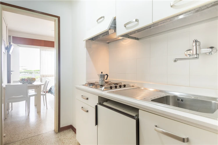Průčelí hotelu Villa Yachting v Lignanu za slunečného dne | Lignano / Villa Yachting