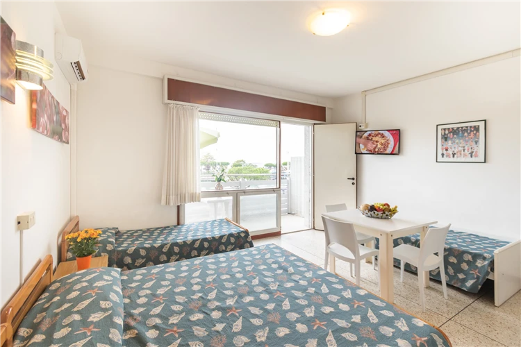 Světlý pokoj s výhledem v hotelu Villa Yachting, Lignano | Lignano / Villa Yachting