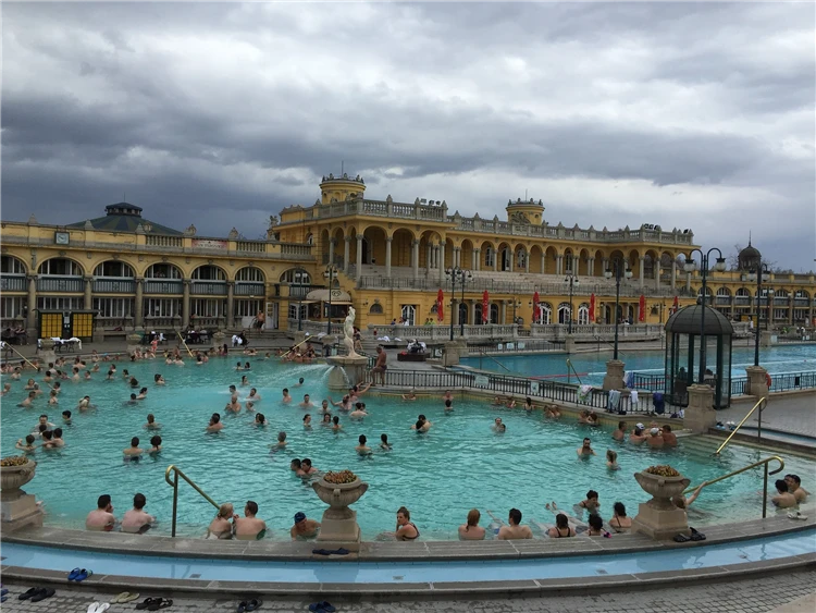Lázně Széchényi v Budapešti s bazény v parku | Budapešť a její blízké okolí s návštěvou Tropicaria