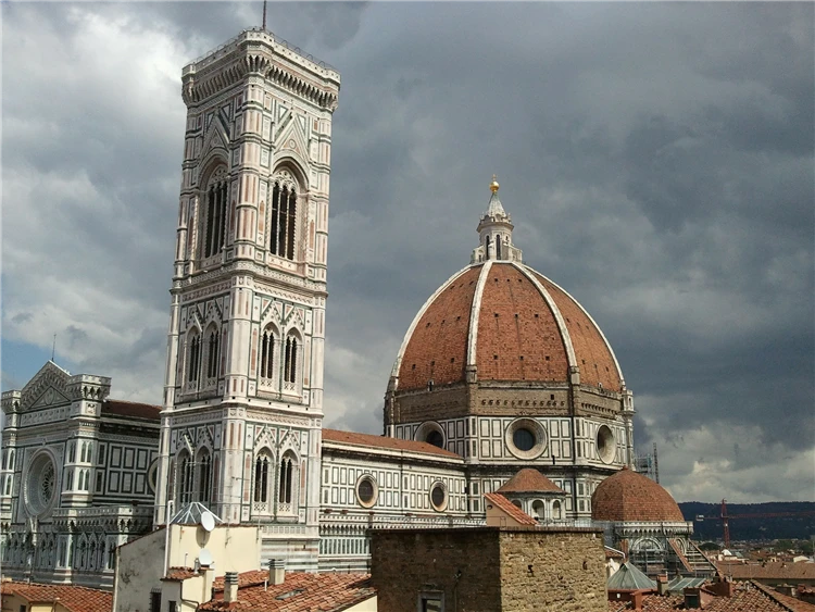 Panoramatický výhled na Florencii s kupolí dómu | Pod toskánským sluncem