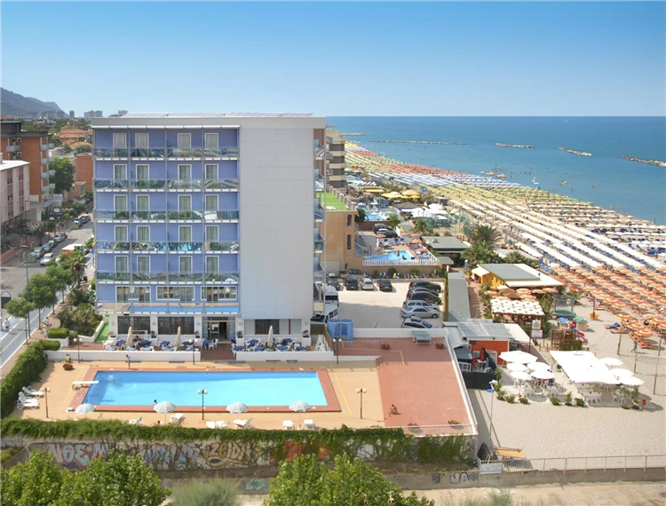 Hotel Majestic Pesaro – pohled na hotel zvenčí | Pesaro / Hotel Majestic