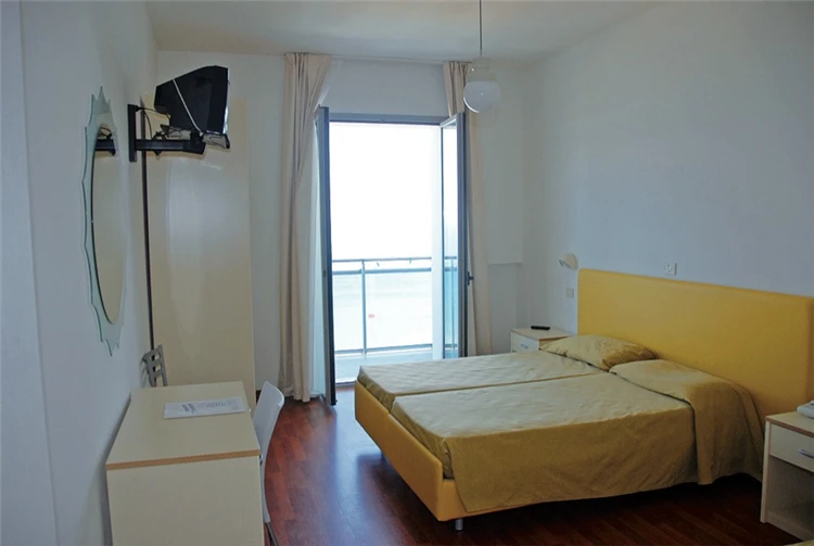 Interiér hotelu Majestic Pesaro – elegantní sál | Pesaro / Hotel Majestic