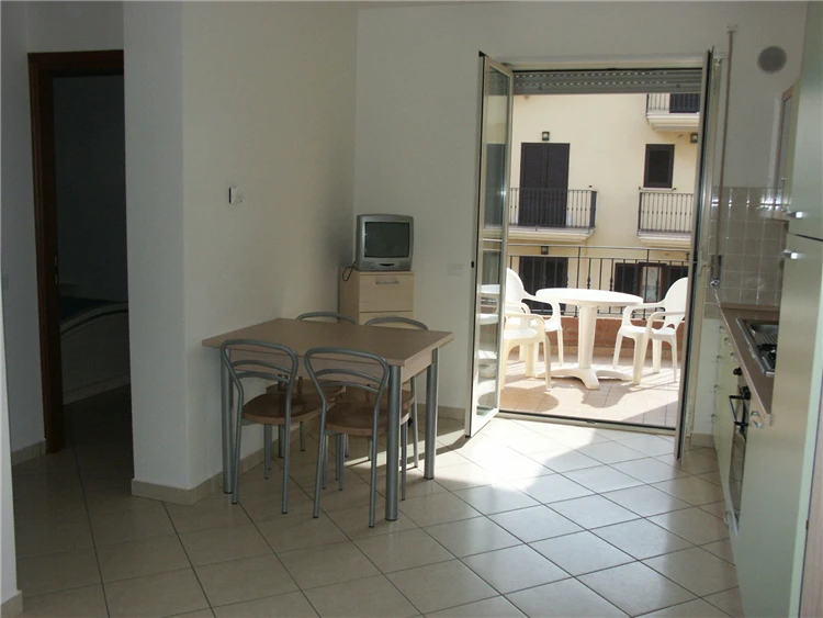 Residence Leopardi – pohled na apartmán s vybaveným interiérem | Alba Adriatica / Residence Leopardi