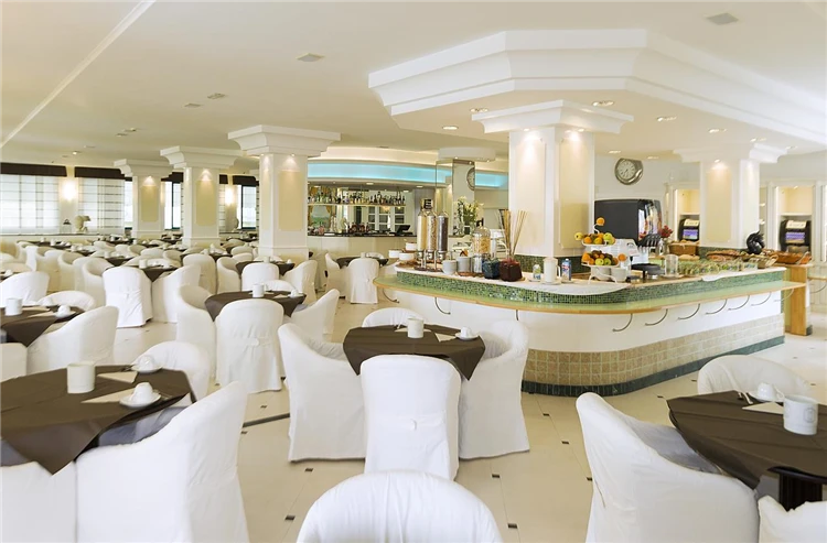 Hotel Le Soleil v Lido di Jesolo – bazén s lehátky | Lido di Jesolo / Hotel Le Soleil