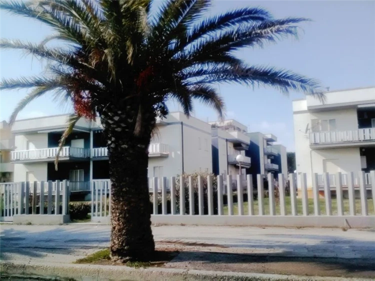 Residence Sul Mare – pohled na rezidenci u moře | Villa Rosa / Residence Sul Mare