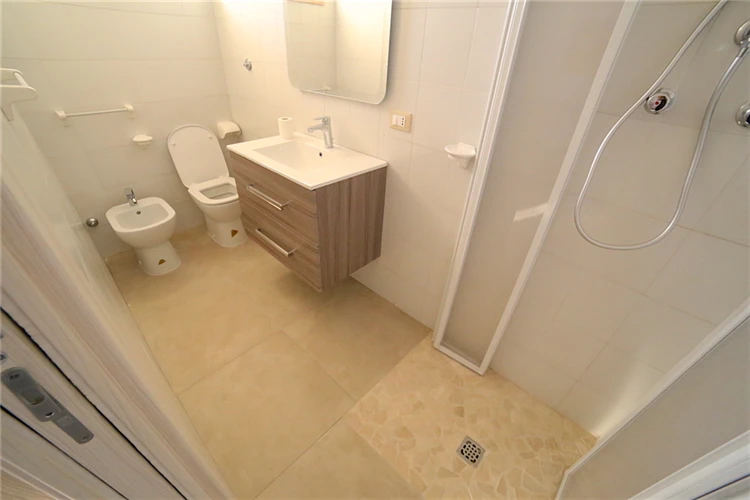 Residence Elite – parkoviště a příjezdová cesta | Martinsicuro / Residence Elite