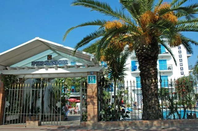 Pohled na budovu hotelu HTop Planamar | Malgrat de Mar / HTop Hotel Planamar