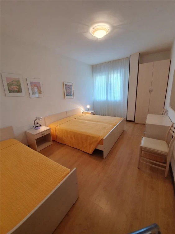 Residence Luna Lignano – venkovní posezení u bazénu | Lignano / Residence Luna 3 a 4