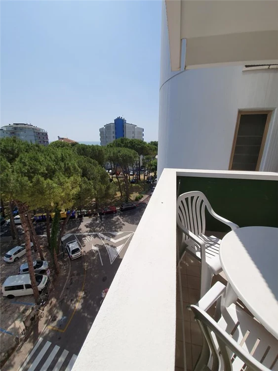 Residence Luna Lignano – parkoviště v areálu | Lignano / Residence Luna 3 a 4