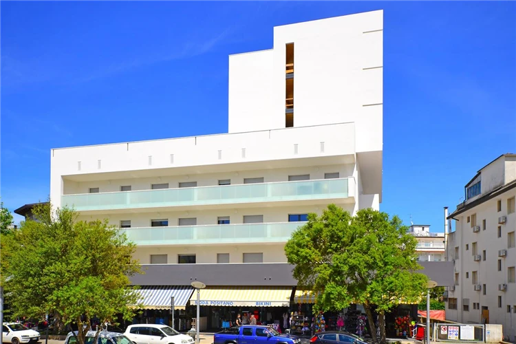 Residence Verde Lignano – budova a okolní zeleň | Lignano / Residence Verde