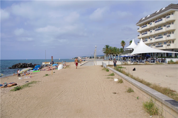 Pláž hotelu Caprici Beach & SPA v Santa Susanně | Santa Susanna / Hotel Caprici Beach & SPA