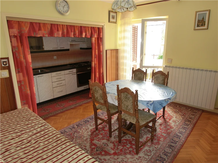 Pokoj v apartmánovém domě Huljev v Prim?štenu | Primošten / Apartmánový dům Huljev