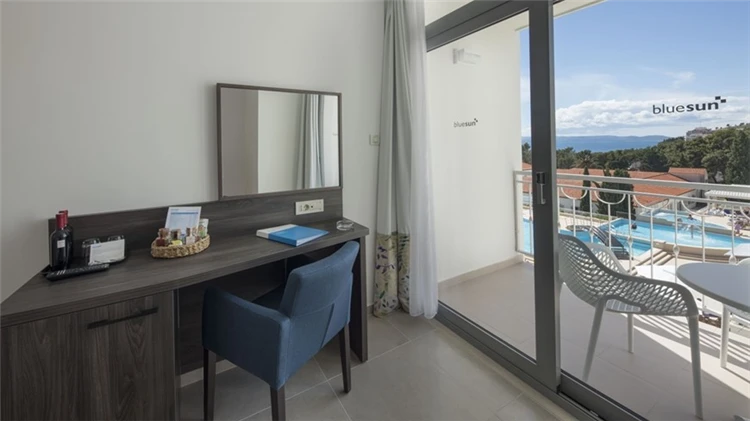Standardní pokoj s výhledem na moře a polopenzí, Hotel Alga | Tučepi / Bluesun Hotel Alga