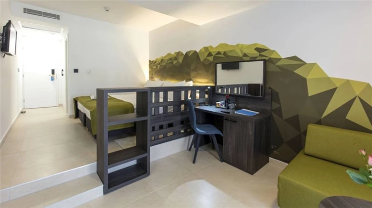 Interiér superior pokoje s polopenzí, Hotel Alga | Tučepi / Bluesun Hotel Alga