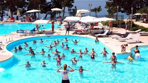 Venkovní bazén Hotelu Neptun v Tučepi | Tučepi / Hotel Neptun