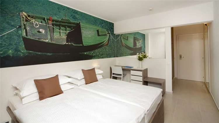 Dvoulůžkový standardní pokoj v Hotelu Neptun | Tučepi / Hotel Neptun
