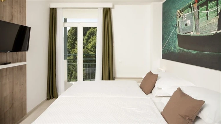Interiér standardního pokoje v Hotelu Neptun Tučepi | Tučepi / Hotel Neptun