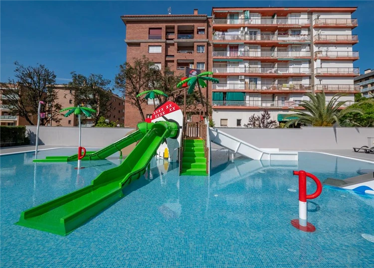 Osvěžující bazén hotelu Fenals Garden v Lloret de Mar | Lloret de Mar / Hotel Fenals Garden