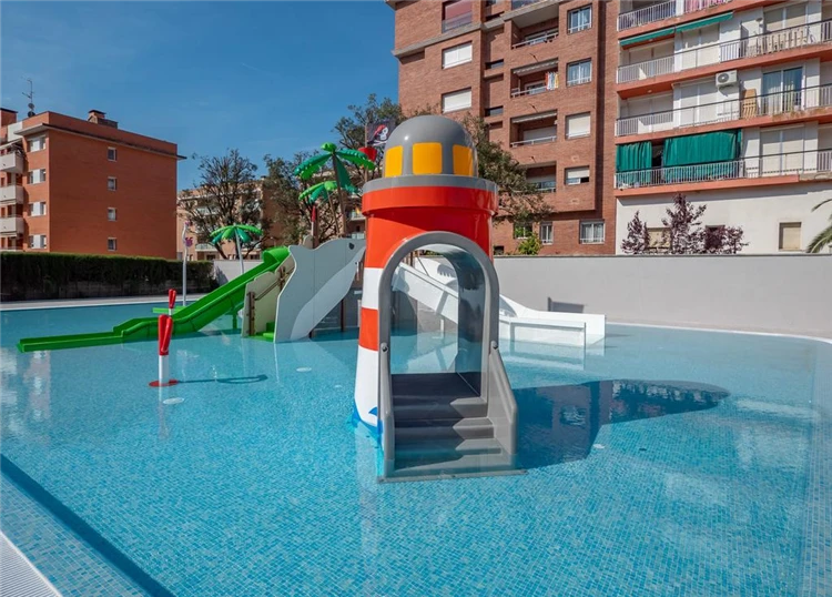 Bazén hotelu Fenals Garden s okolní zahradou | Lloret de Mar / Hotel Fenals Garden