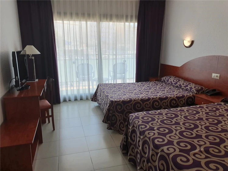 Zařízený pokoj hotelu Fenals Garden v Lloret de Mar | Lloret de Mar / Hotel Fenals Garden