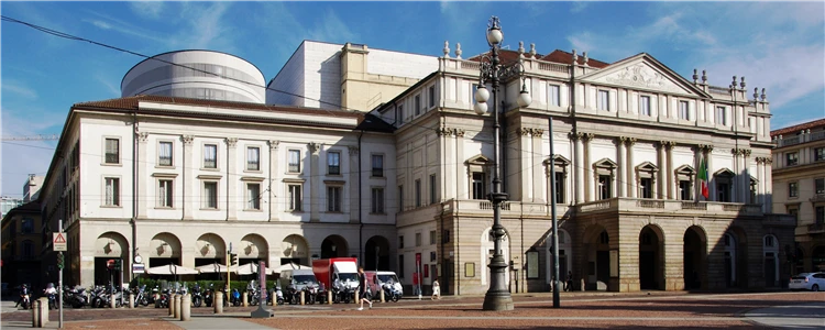 Milánské divadlo La Scala – slavná operní budova | Za jarní krásou alpských jezer