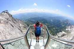 Vyhlídková plošina na Dachsteinu s dechberoucím panoramatem Alp | Adrenalin na Dachsteinu