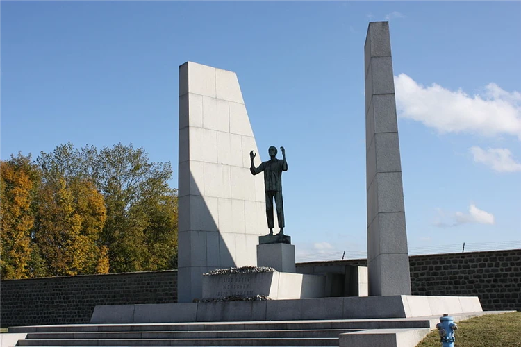 Československý památník v KT Mauthausen | Koncentrační tábor Mauthausen a historický Linec